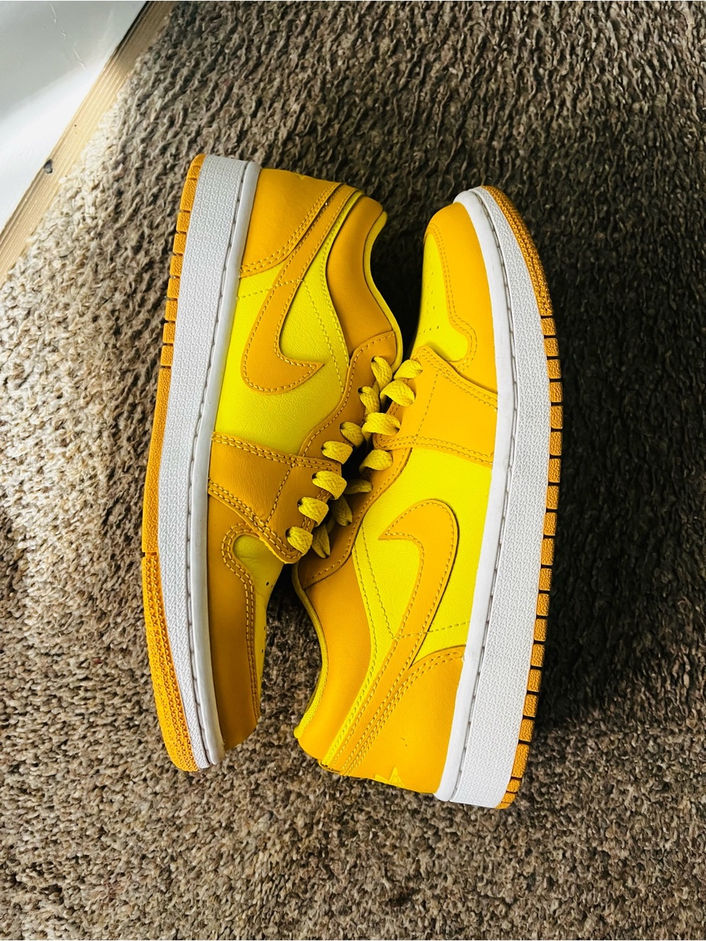 Jordan 1 Men's Yellow Low-Top Sneakers